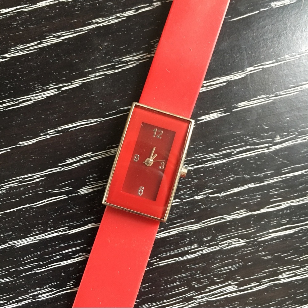 Simple red watch - needs battery